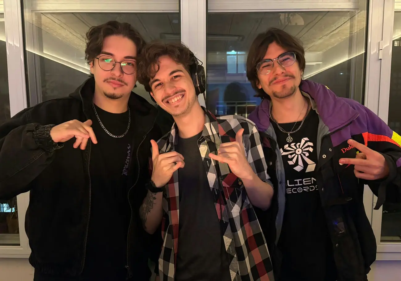 DYN.MIC TAKEOVER