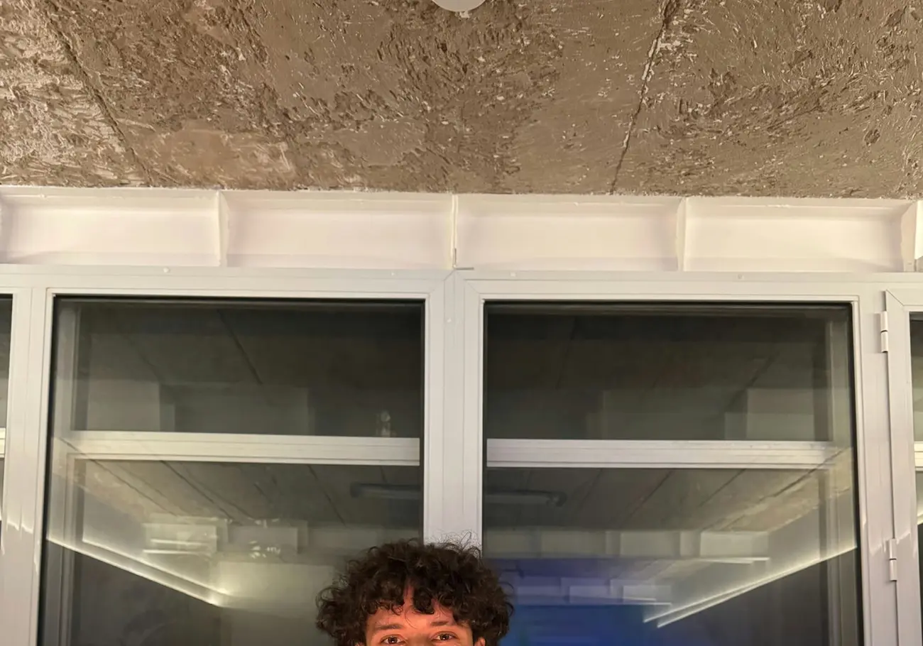 J