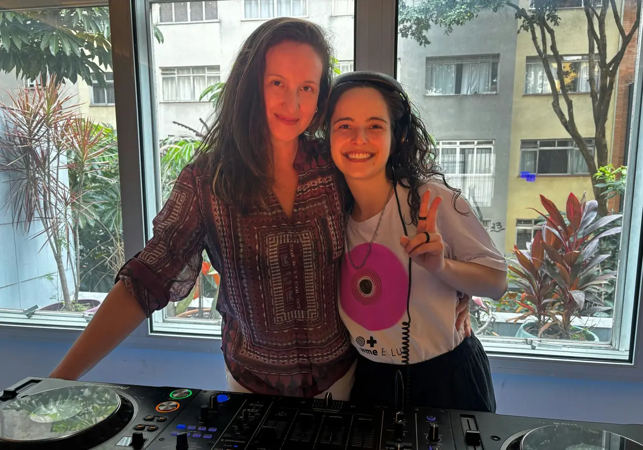 DJ Grazi Flores, Mari Rossi
