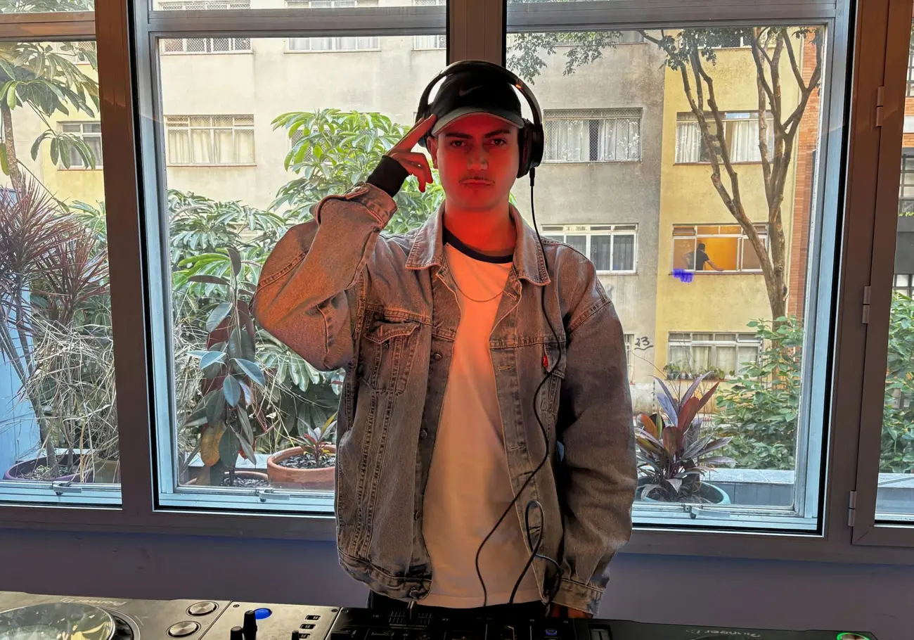 DJ 21