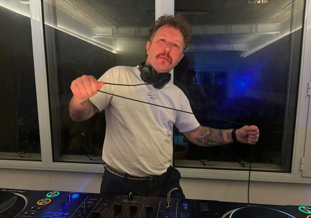 Tied to the 90s