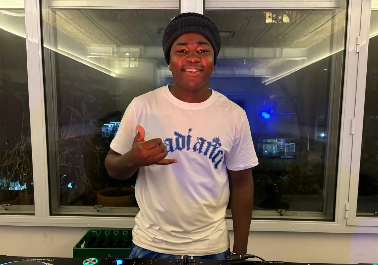 AFROGROOVE TAKEOVER – DJ SANTINHO